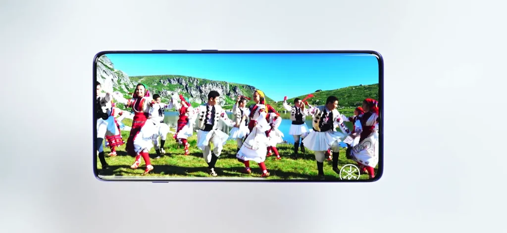 Motorola Edge 60 Pro Review: A Game-Changer Under ₹30,000? 11 Motorola Edge 60 Pro Review Display 2