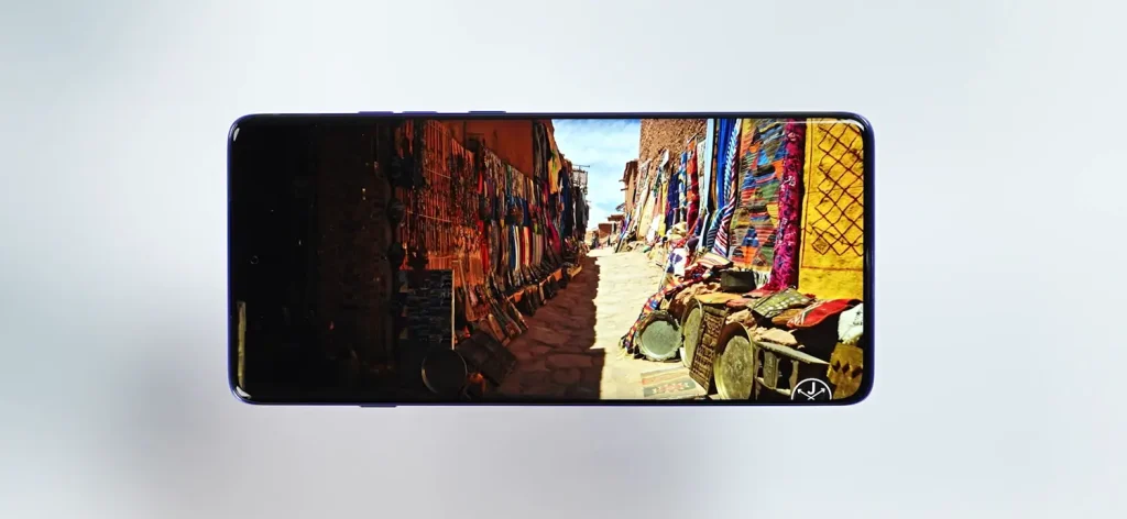 Motorola Edge 60 Pro Review: A Game-Changer Under ₹30,000? 12 Motorola Edge 60 Pro Review Display 3
