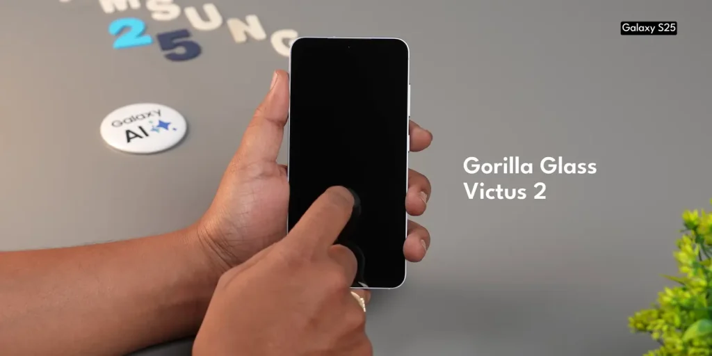 Samsung Galaxy S25 vs iPhone 16: Which Flagship Should You Buy in 2025? 9 Samsung Galaxy S25 vs iPhone 16 glass