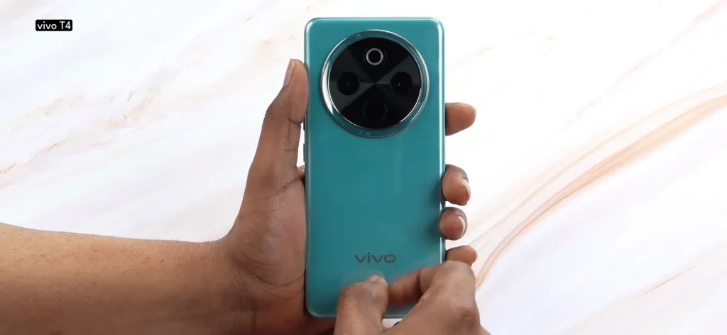 Motorola H60 Fusion vs Vivo T4: Which Smartphone Should You Buy Under ₹22,000? 7 Motorola H60 Fusion vs Vivo T4 Design 6